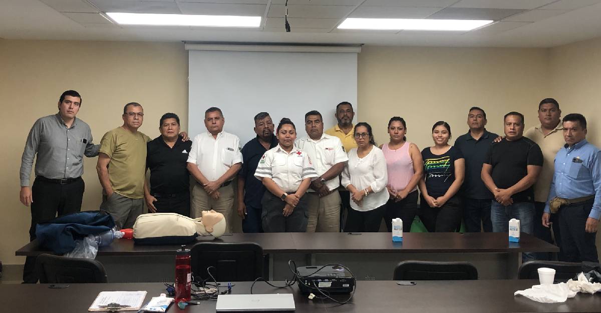 Personal de la empresa toma curso de primeros auxilios de la Cruz Roja