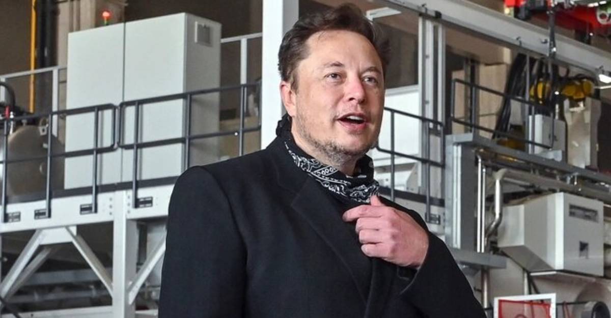 Elon Musk ha revelado uno de los usos que tendrá el Tesla Bot: cuidar a la gente mayor.