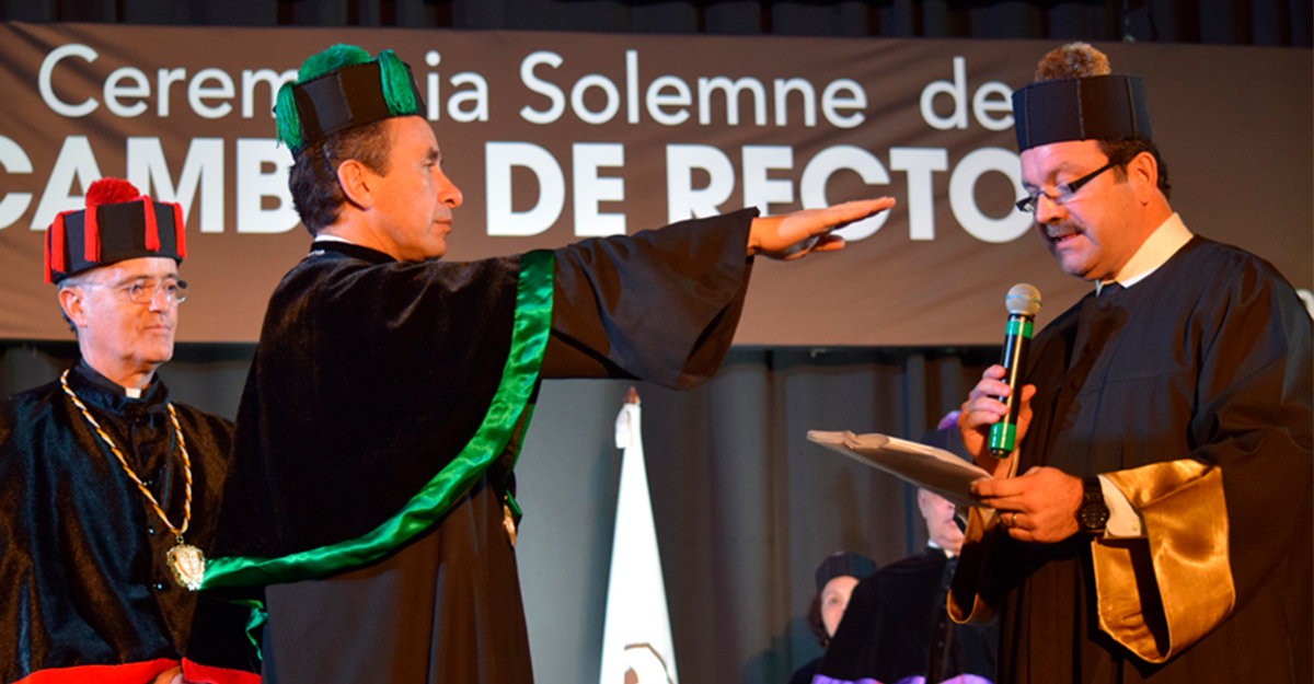 Solemne ceremonia por cambio de rector