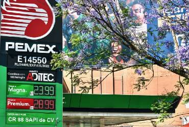 Juan Carlos Carpio recibe un Pemex presionado por deuda, refinación y accidentes