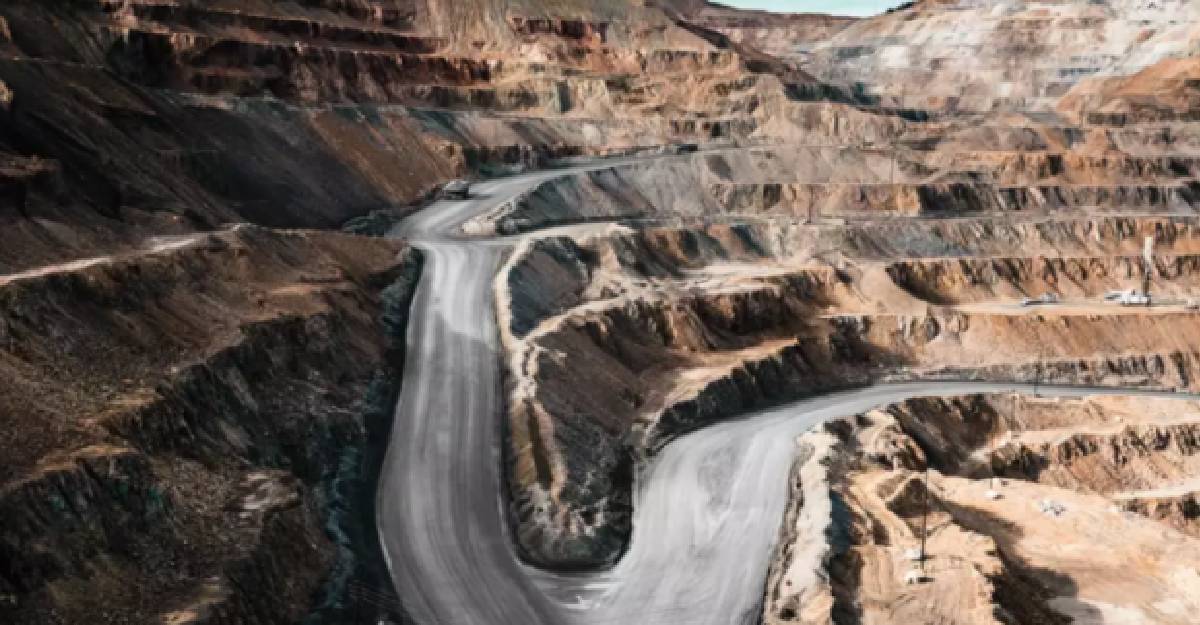 México vuelve a las minas: va por yacimientos de oro, plata, cobre y tungsteno en estos cuatro estados