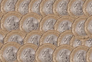 Peso avanza atento a señales de la Fed sobre trayectoria de tasas