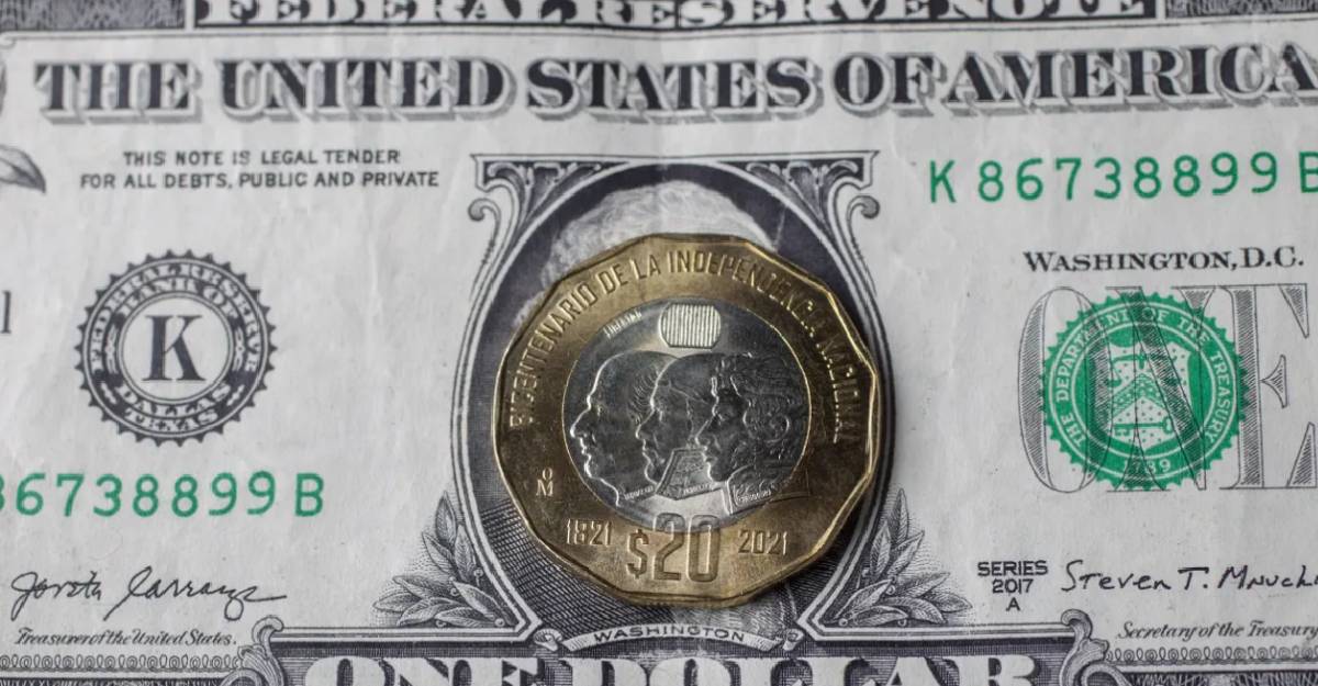 Peso cae a niveles no vistos desde abril por tensión en Medio Oriente