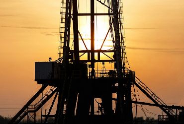 Petróleo sube ante los temores sobre el suministro en Medio Oriente