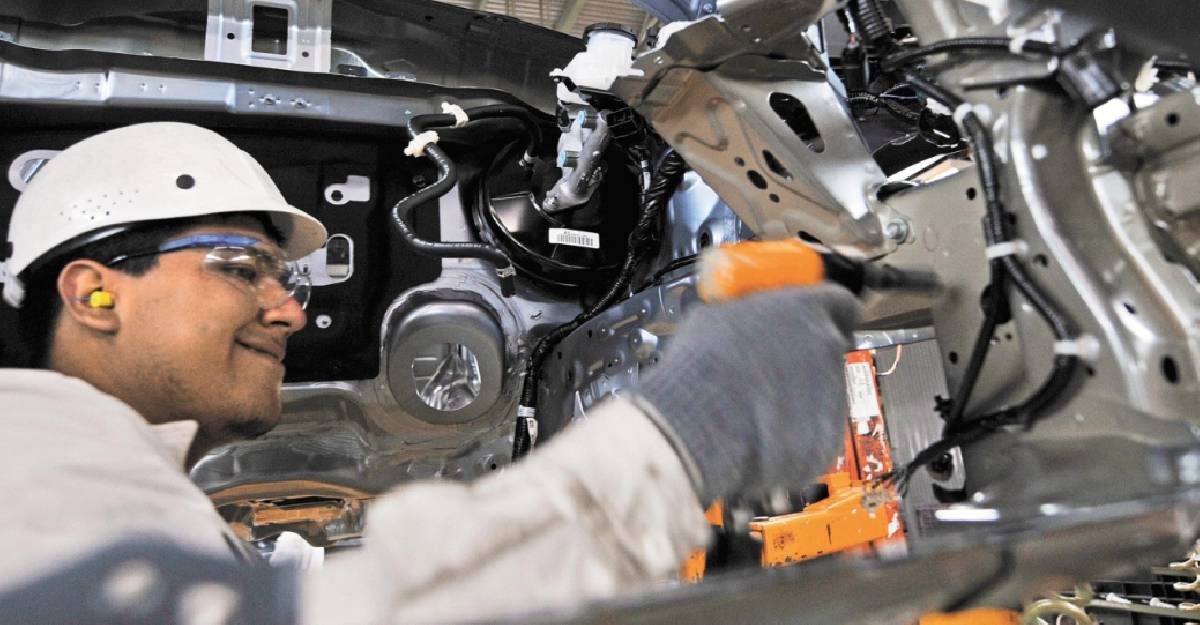 Producción y exportación de autos de México aceleran en marzo; marcan su segundo mejor 1T de la historia