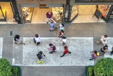 Tus pasos ya son datos: más de 7,000 zapaterías, ópticas y más tiendas miden cómo te comportas